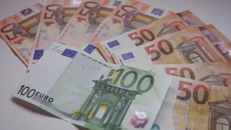 Many-coins-and-bills,-euros,-money