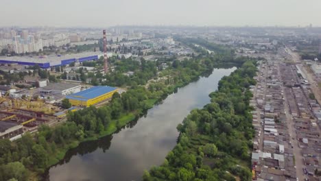 Stadtrand-von-einer-Megacity.-Stadtlandschaft.-Luftaufnahme.-Wohngebiet-in-Kiew,-Ukraine