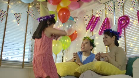 Happy-asian-father-and-mother-looking-at-their-daughter-dancing-happily.-Asian-family-with-happy-time-at-home.