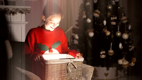 Beauty-teen-girl-opening-Christmas-gift-box-with-miracle-lights