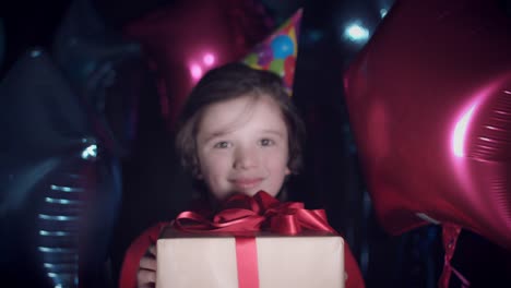 4k-Party-Birthday-Child-Holding-Present-and-Focus-Changes