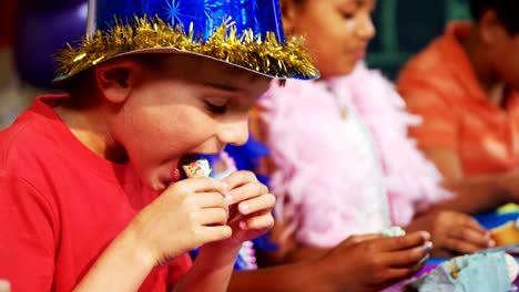 Kids-having-cake-during-birthday-party-4k