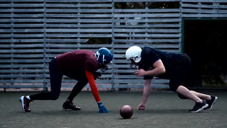 Zwei-behelmte-Fußballspieler