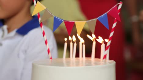 Birthday-cake-at-children-party