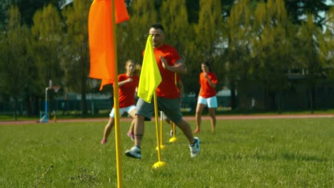 Slow-Motion-Schuss-der-Fußballer-training