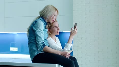 Two-women-watching-photos-on-the-smartphone