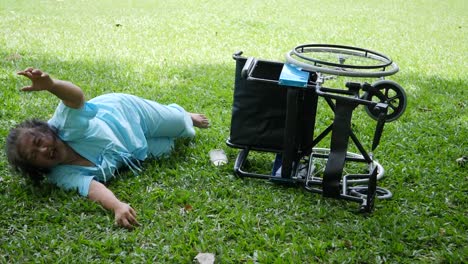 Elderly-woman-patient-want-to-help-after-wheelchair-overturned-in-the-ground