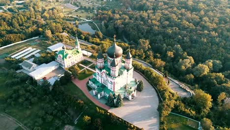 The-Saint-Pantaleon-Cathedral-at-Orthodox-monastery-in-Kiev,-Ukraine