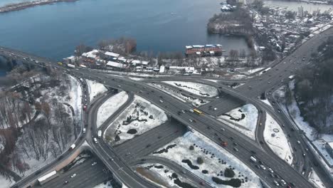 Kiew---Hauptstadt-der-Ukraine-im-Winter.-Dnepr-River