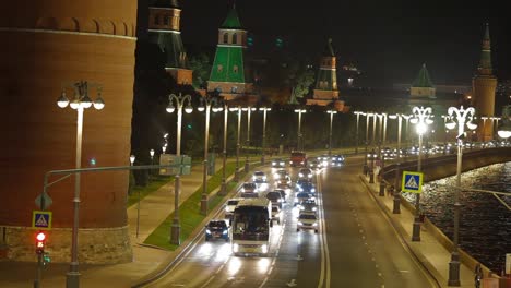 Moscow,-Russia.-August-10,-2019.-Night-cityscape,-the-Kremlin-wall,-cars-go-down-the-street-Kremlin-embankment