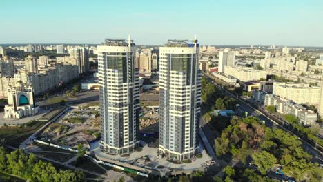 Construction-of-two-identical-skyscraper-in-city