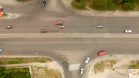 Aéreo---tráfico-de-la-ciudad,-coches,-camiones,-autobuses-en-la-carretera---2