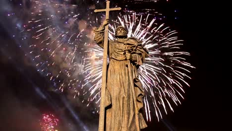 View-of-the-monument-ot-Vladimir-Lenin-(1985,-Sculptor-Kerbel-and-architect-Makarevich)-and-fireworks,-Moscow-city-center-(Kaluzhskaya-square),-Russia.-Popular-landmark