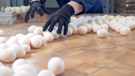 Chicken-eggs-sorting-process.-Poultry-workers-sorting-white-chicken-eggs.-4K.