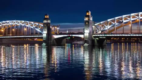 Night-time-lapse-with-views-of-the-drawbridge,-the-Neva-River-and-ships.-Saint-Petersburg,-Russia