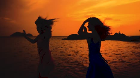 Danza-de-dos-niñas-felices-en-la-playa-al-atardecer-en-cámara-lenta