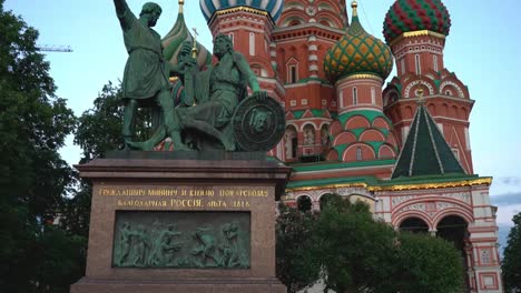 Plaza-Roja,-Moscú,-Rusia.-Monumento-a-Minin-y-Pozharsky