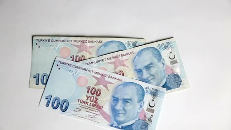 Hundert-türkische-Lira-und-dollar