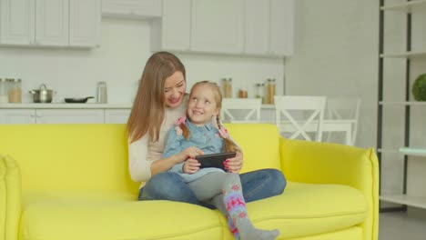 Mum-and-daughter-with-tablet-pc-browsing-online