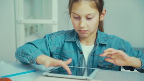 little-girl-is-angry-and-upset-with-computer-game