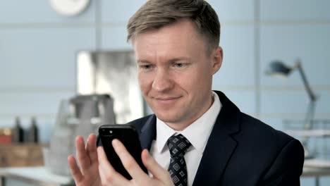 Businessman-Using-Smartphone,-Typing-Message