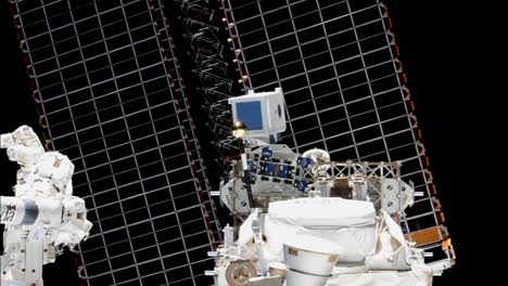 Astronauta-en-el-espacio.-Trabajando-en-la-Estación-Espacial-Internacional