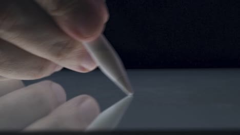 4K-Video-Hand-verwenden-Stift-Stift-berühren-und-zeichnen-auf-Tablet-Bildschirm-Mock-up-mit-Licht.