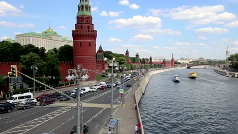 Vista-del-Kremlin-de-Moscú-en-un-día-soleado,-Rusia---Arquitectura-y-punto-de-referencia-de-Moscú,-paisaje-urbano-de-Moscú