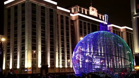 Christmas-and-New-Year-holidays-illumination-and-Building-of-The-State-Duma-of-the-Federal-Assembly-of-Russian-Federation-at-night,-Moscow,-Russia