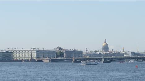 Neva-river,-Isaac's-cathedral-and-Troitsky-bridge-in-the-summer---St.-Petersburg,-Russia