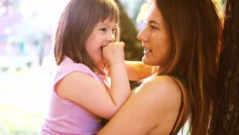 Foto-de-la-madre-y-el-niño-con-necesidades-especiales