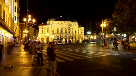 Nightlife-of-Spanish-city-of-Bilbao,-road-near-Arriaga-theater,-time-lapse