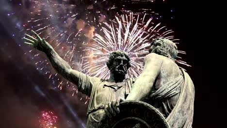 Minin-and-Pojarsky-monument-(was-erected-in-1818)-and-fireworks,-Red-Square-in-Moscow,-Russia