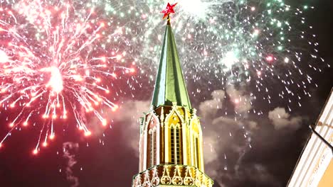 Feuerwerk-über-der-Moskauer-Kreml,-Russland