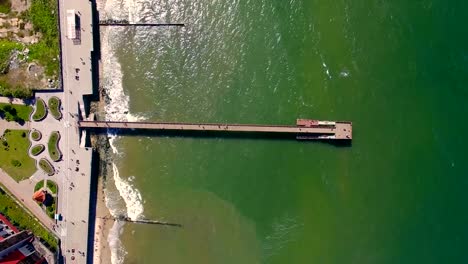 Aerial:-The-promenade-of-Zelenogradsk,-Russia