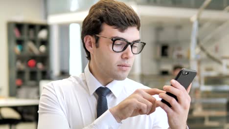 Young-Businessman-Using-Smartphone,-Typing-Message