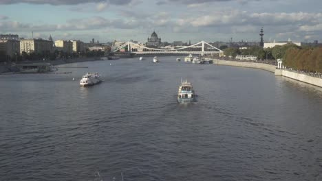 Moscow-river-panorama-with-a-view-on-the-Jesus-The-Savor-orthodox-cathedral.-Moscow-river-cruise-boats-passing-by