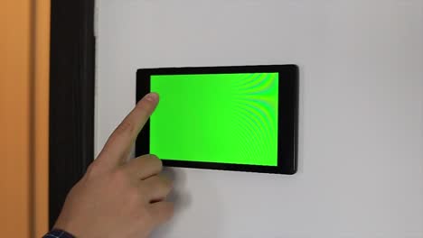 Smart-Home-Control-an-einer-Wand