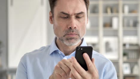 Senior-Aged-Businessman-Using-Smartphone,-Typing-Message