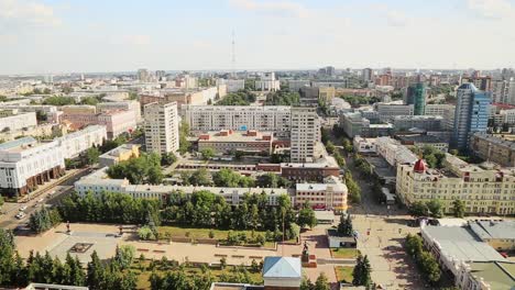 Paisaje-de-la-ciudad-en-el-día-de-verano