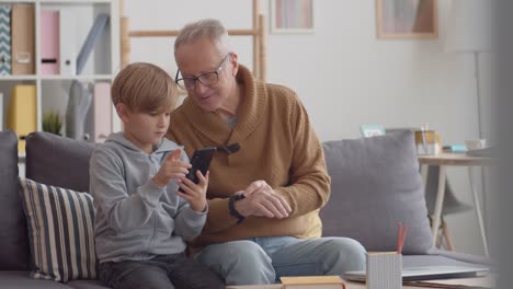 Granddad-Mastering-Technologies-with-Child-Help