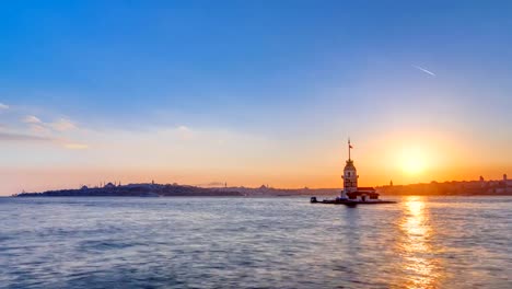 Maidens-tower-with-beautiful-sunset-timelapse-in-istanbul,-turkey,-kiz-kulesi-tower