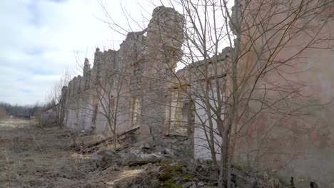 Dañadas-las-paredes-de-las-casas-después-de-la-guerra-en-Ucrania