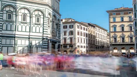 Touristen-in-der-Nähe-von-Florenz-Baptisterium-San-Giovanni-Zeitraffer-auf-der-Piazza-San-Giovanni