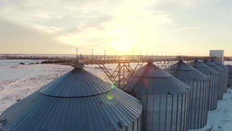 Landwirtschaft-Getreide-Silos-Lagertank.-Aufzug-und-Fabrik