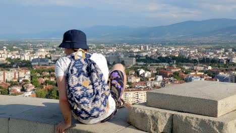 Male-tourist-above-the-city