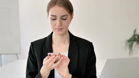 Close-up-of-Young-Businesswoman-Using-Smartphone