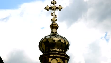 Cruz-en-la-cúpula-en-la-Iglesia-Ortodoxa.