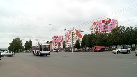 summer-camp-in-Russia-cars-on-the-street-of-Kirov