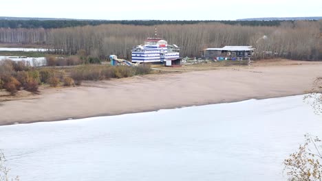 autumn-river-Vyatka-view-from-the-city's-waterfront